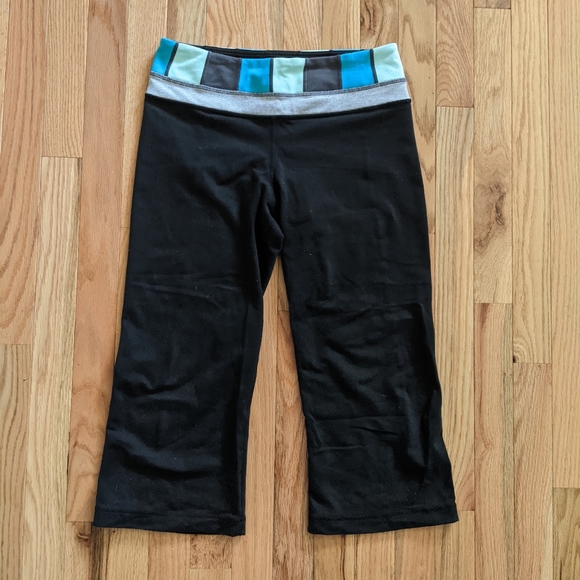 lululemon athletica Pants - 3/15 Lululemon cropped capri yoga pants, Size 6